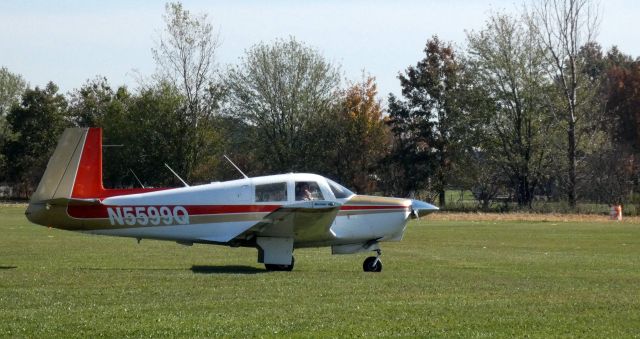 Mooney M-20 (N5599Q) - Taxiing for departure is this 1965 Mooney M20C from the Autumn of 2022.