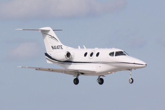 Beechcraft Premier 1 (N414TE) - Raytheon Premier 1 (N414TE) arrives at Sarasota-Bradenton International Airport following a flight from Tampa International Airport