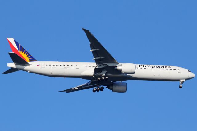 BOEING 777-300 (RP-C7775)