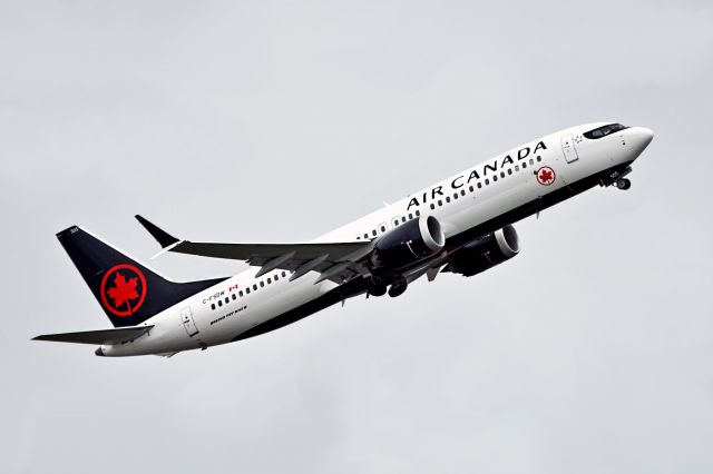 Boeing 737 MAX 8 (C-FSDW)