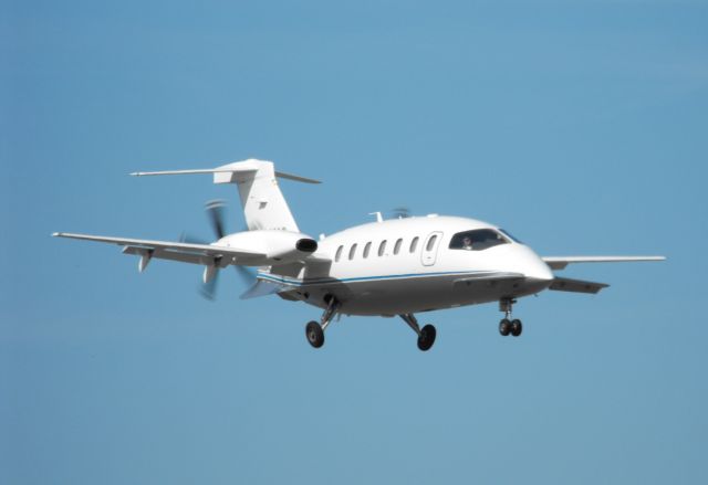 Piaggio P.180 Avanti (N306MS) - P180 landing RWY 18 at TLH