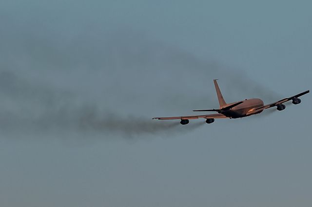 Boeing 707-100 (N272) - 2019_01_21, smoking gun!!