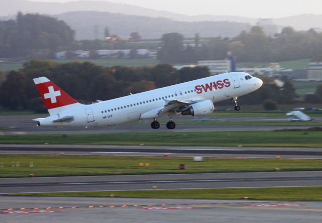 Airbus A320 (HB-JLP)