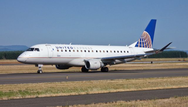 Embraer 175 (N207SY)