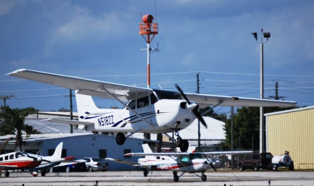 Cessna Skyhawk (N5182Z)