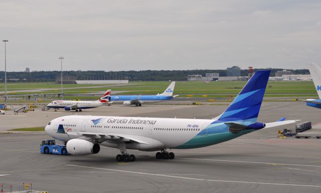 Airbus A330-300 (PK-GPH) - Garuda Indonesia Airbus A330-243 PK-GPH in Amsterdam Schiphol