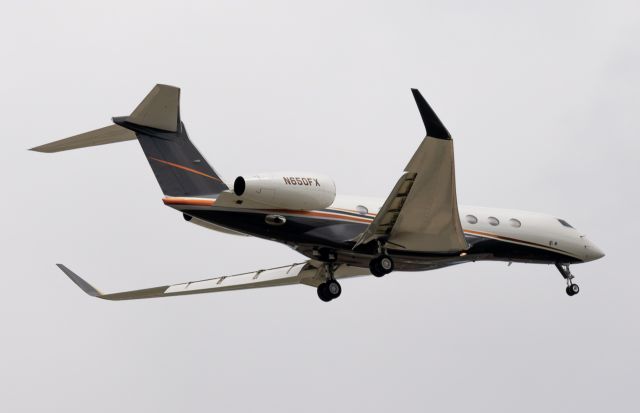 Gulfstream Aerospace Gulfstream G650 (N650FX) - Arriving RWY 01R