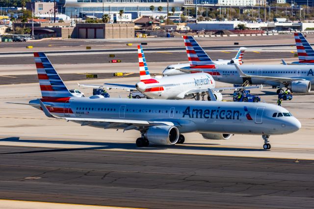Airbus A321neo (N461AN) - An American Airlines A321 neo taxiing at PHX on 2/10/23 during the Super Bowl rush. Taken with a Canon R7 and Canon EF 100-400 II L lens.