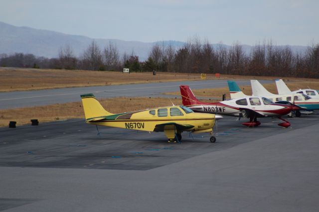 Beechcraft Bonanza (33) (N690V)