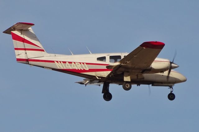 Piper PA-44 Seminole (N144RU)