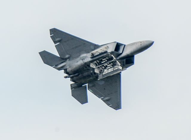 Lockheed F-22 Raptor —