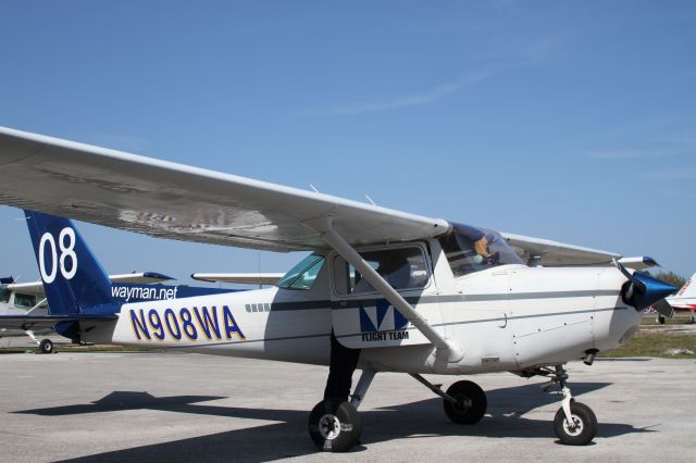 Cessna 152 (N908WA)