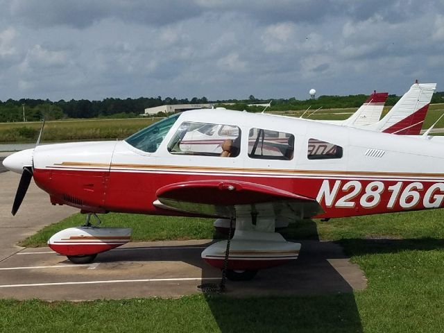 Piper Cherokee (N2816G)