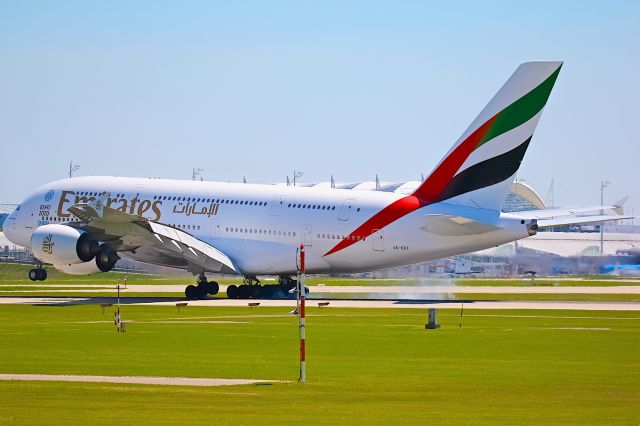 Airbus A380-800 (A6-EEF)