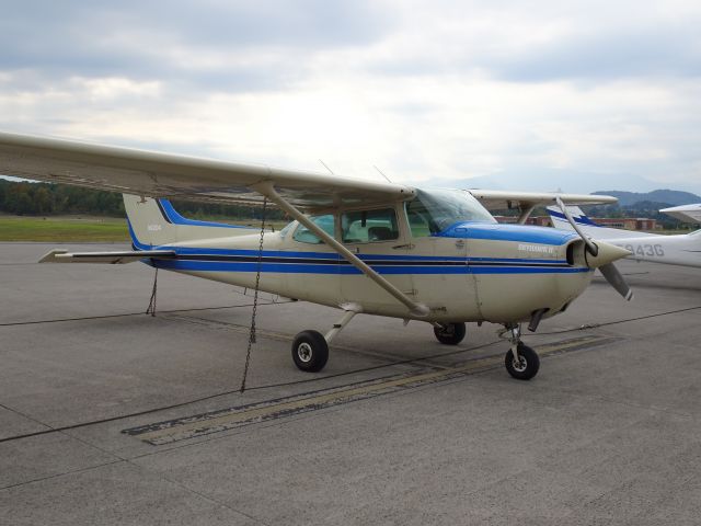 Cessna Skyhawk (N62104)