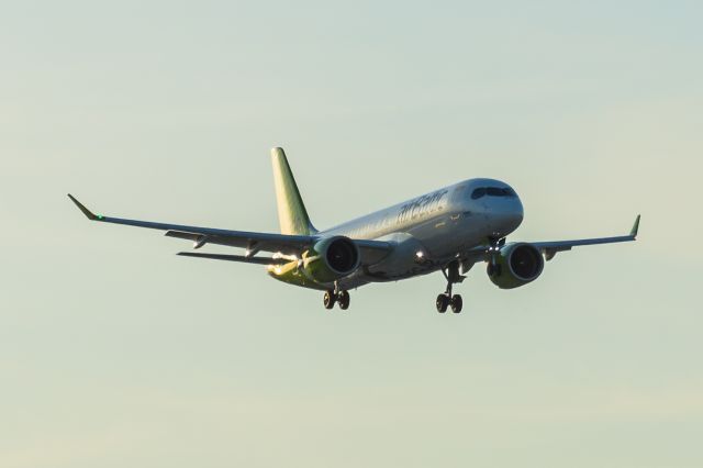 Airbus A220-300 (YL-ABB) - WAW SPOTTING