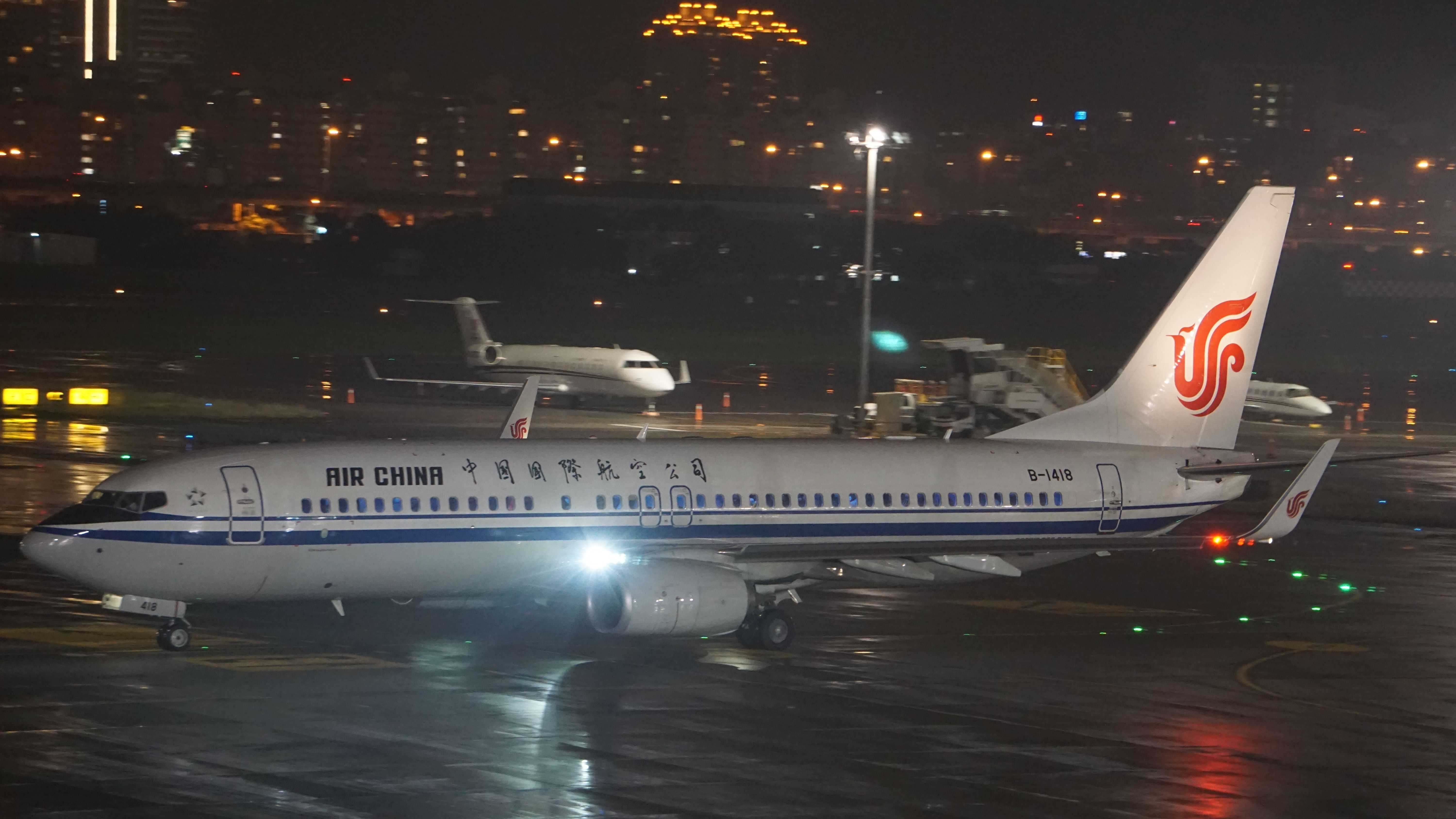 Boeing 737-800 (B-1418)