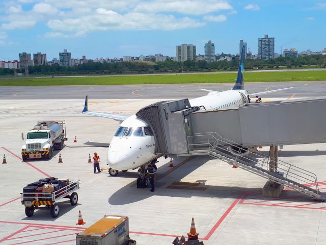 Embraer ERJ-190 (PR-AXG)