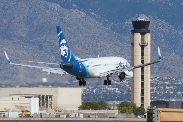 Boeing 737-700 (N614AS)