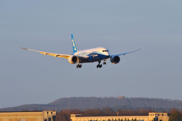 — — - 787 dreamliner on final at KHSV