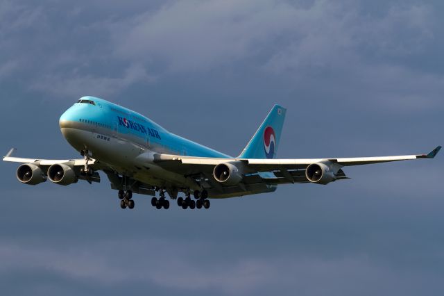 Boeing 747-400 (HL7494) - heavy weather