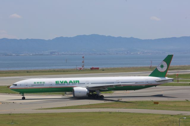 BOEING 777-300ER (B-16702)