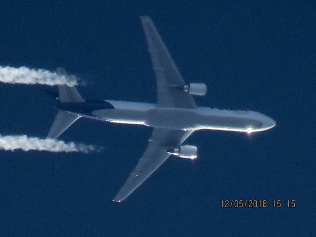 BOEING 767-300 (N154FE)
