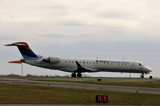 Canadair Regional Jet CRJ-700 (N718EV)