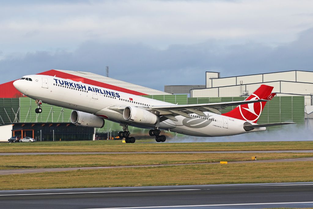 Airbus A330-300 (TC-LOE) - TK1994 on the way back to Istanbul, the winter holiday season seeing an A333 replacing the usual A320/A321 on the service