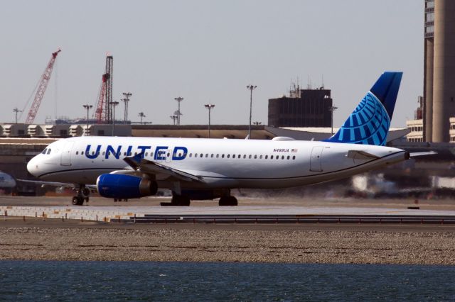 Airbus A320 (N488UA)