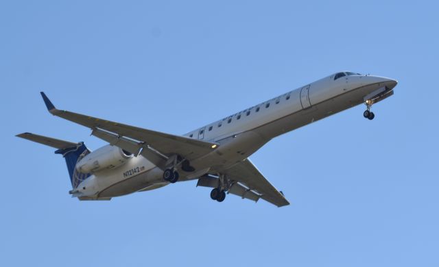 Embraer EMB-145XR (N12142)