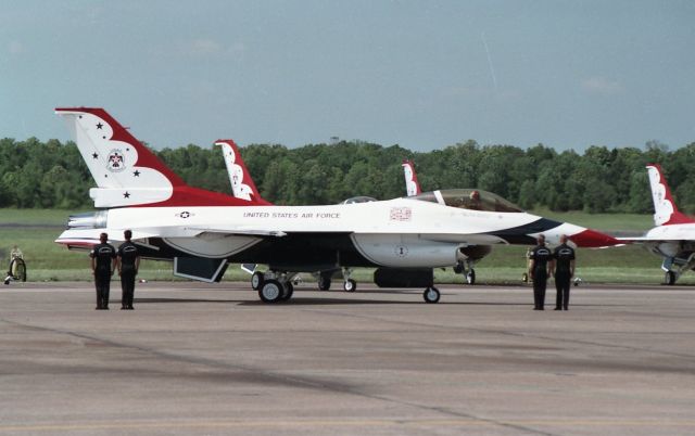 Lockheed F-16 Fighting Falcon —