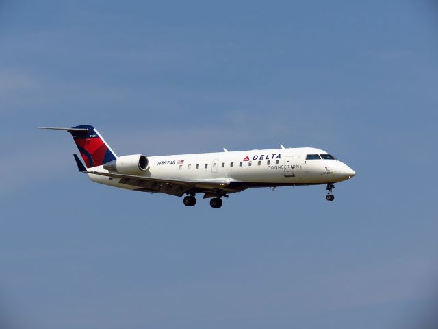 Canadair Regional Jet CRJ-200 (N8924B)