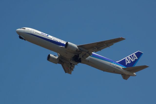 BOEING 767-300 (JA8357) - 2013-05-17