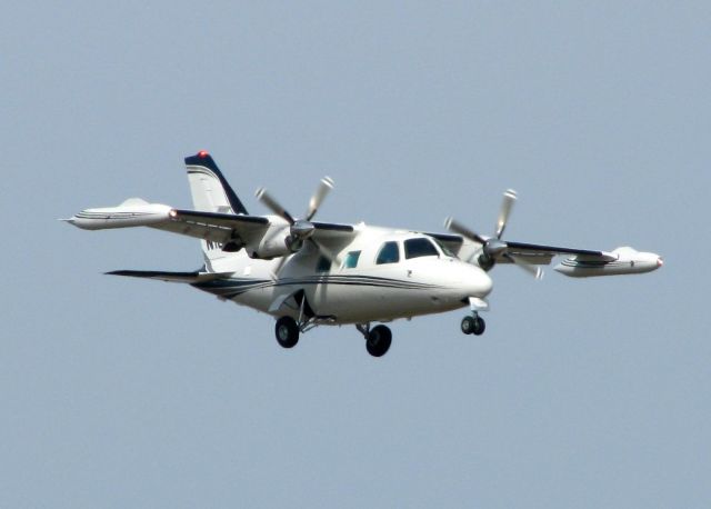 Mitsubishi MU-2 (N100NP) - Landing at Shreveport Regional.