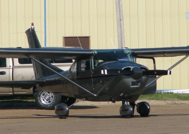 Cessna Skylane (N201EX) - Starting up at the Monroe,LA airport.