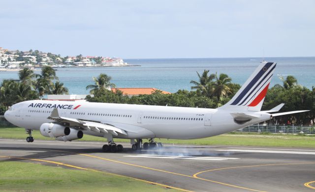 Airbus A340-300 (F-GLZM)