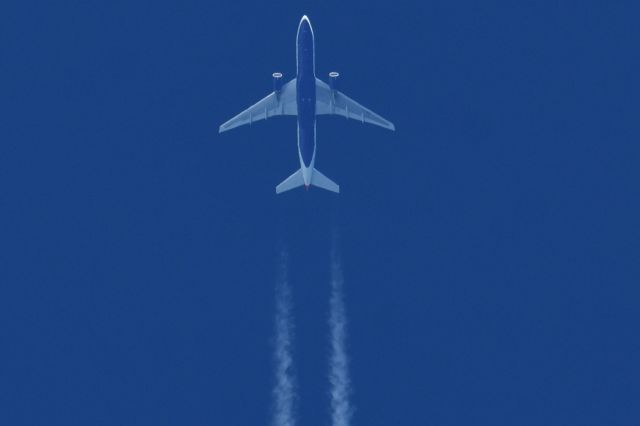 Boeing 777-200 (G-YMMR) - 38,000 FT