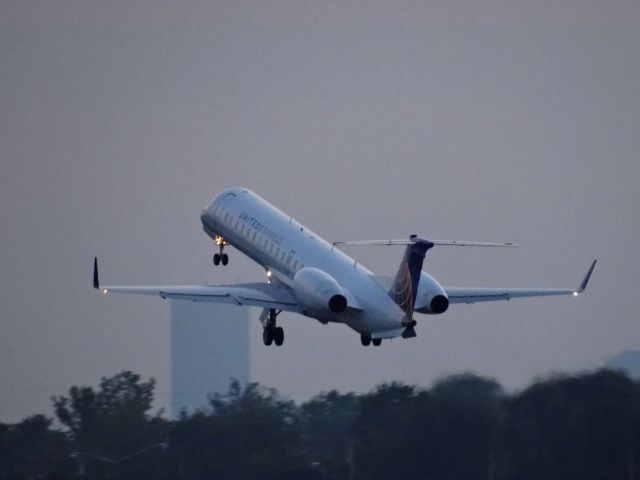 Embraer EMB-145XR (N12136)