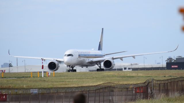 Airbus A350-900 (9V-SHQ) - Singapore A350 on runway about to take-off at YMML.