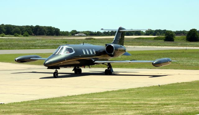 Learjet 35 (N99RS)