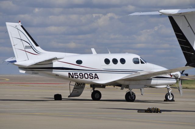 Beechcraft King Air 90 (N590SA)