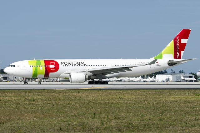 Airbus A330-200 (CS-TOE)