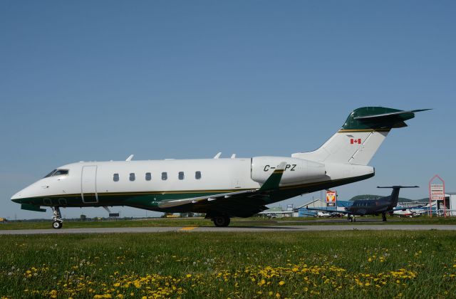 Bombardier Challenger 300 (C-GIPZ)