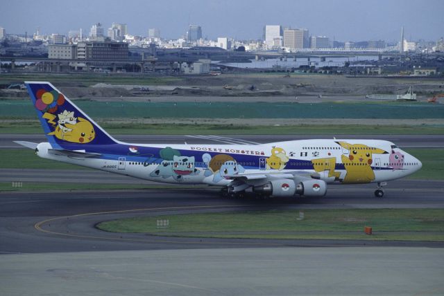 Boeing 747-400 (domestic, no winglets) (JA8965) - Taxing at Tokyo-Haneda Intl Airport on 1999/08/22 " Pokemon c/s "