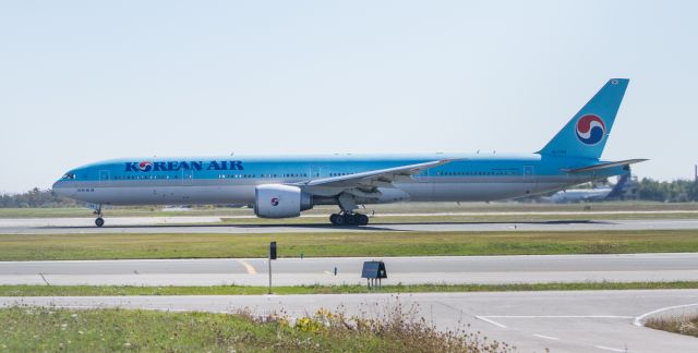 Boeing 777-200 (HL7784)