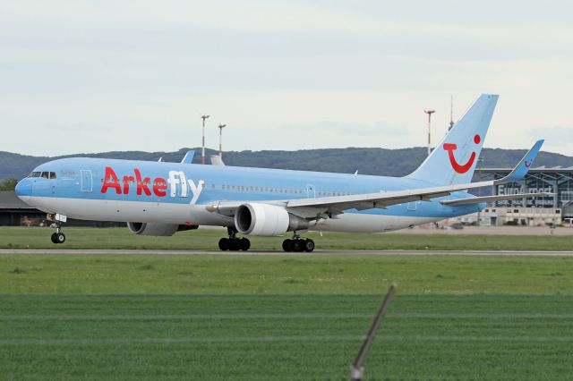 BOEING 767-300 (PH-OYE)