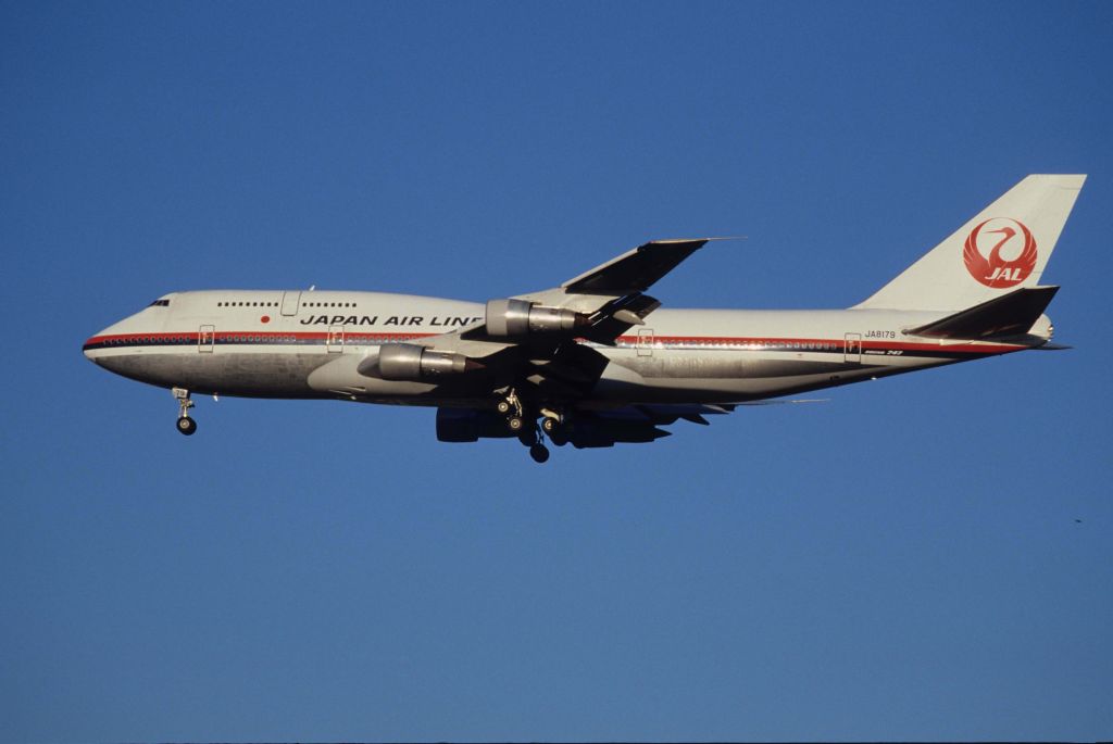 BOEING 747-300 (JA8179) - Final Approach to Narita Intl Airport Rwy34 on 1990/10/21