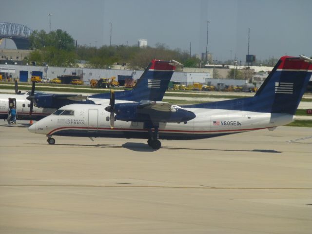 de Havilland Dash 8-100 (N805EX)