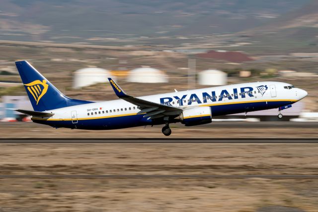 Boeing 737-800 (9H-QBA)